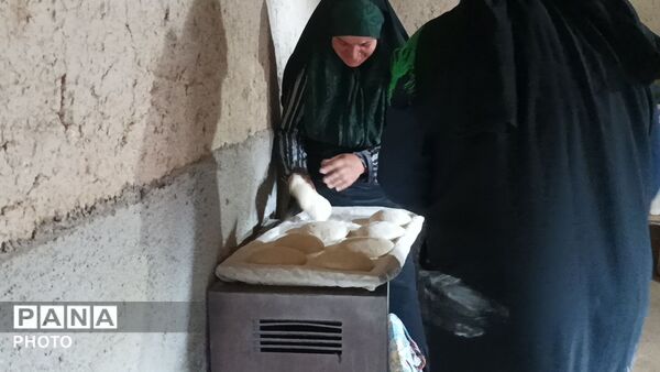 خدمت رسانی مردم شهر بار برای زائران رهبر شهید 