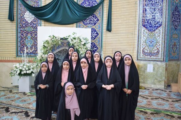تقدیر از خانواده شهید اسلامی در سالروز اقامه اولین نماز جمعه پس از انقلاب