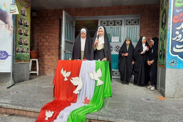 جشن انقلاب در ناحیه دو شهرری با حضور معاون پرورشی و فرهنگی شهرستانهای استان تهران 