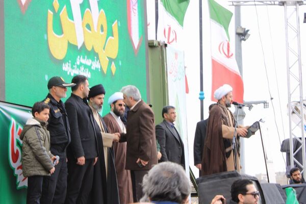 حضور گسترده اقشار مختلف مردم پردیس در راهپیمایی ۲۲ بهمن