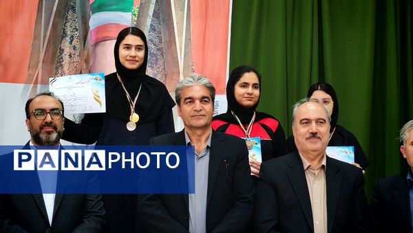 مسابقات ورزشی شطرنج دانش آموزان دوره دوم