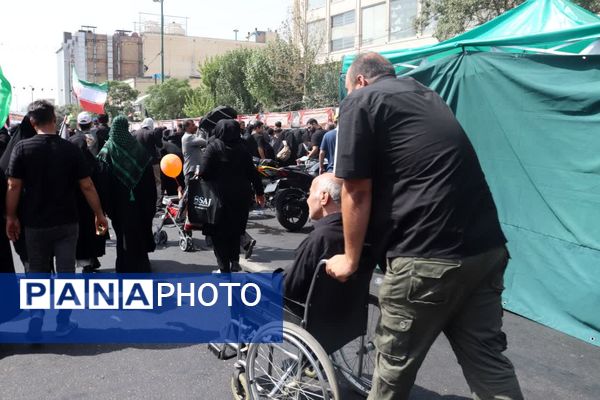 قدم به قدم در مسیر عاشقی اباعبدالله‌الحسین‌(ع)