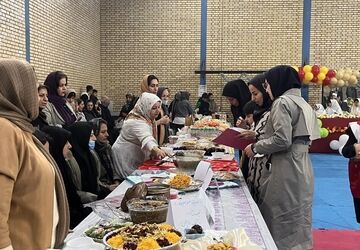 جشنواره غذا و دست سازه با همکاری خانه هلال محمدیه برگزار شد