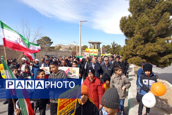 حضور پرشور دانش‌آموزان شهر بهمن در راهپیمایی ۲۲ بهمن ماه