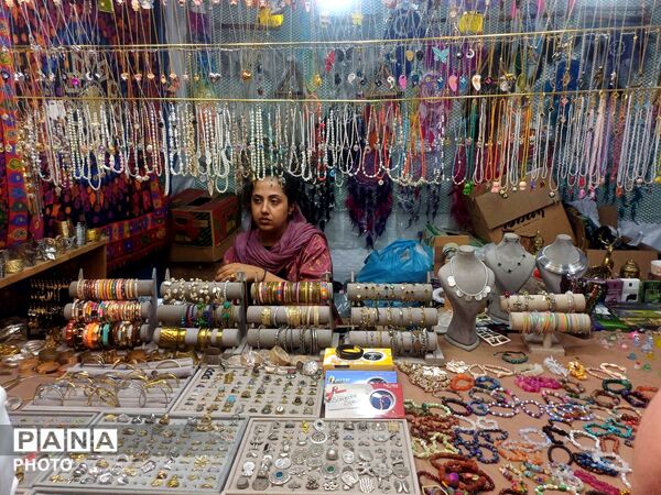 نمایشگاه گل و گیاه و سوغات در همدان