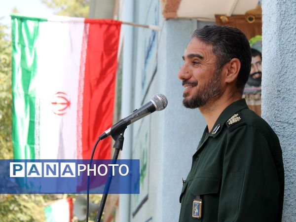 آیین نواختن زنگ ایثار و مقاومت در دبیرستان شاهد معراج