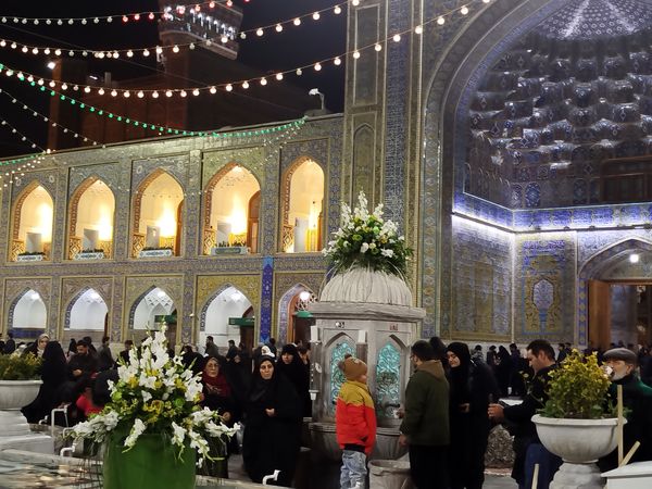 مشهد مقدس در تب‌وتاب جشن ولادت نخستین امام شیعیان  