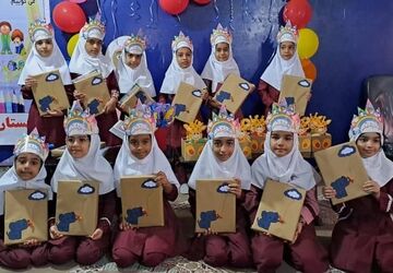 جشن شکوفه‌ها در مدرسه مولوی فین برگزار شد