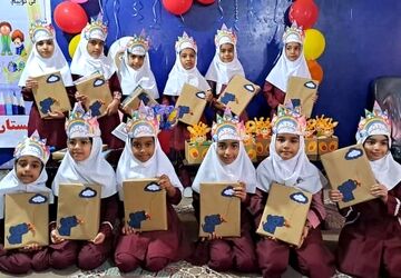 جشن شکوفه‌ها در مدرسه مولوی فین برگزار شد
