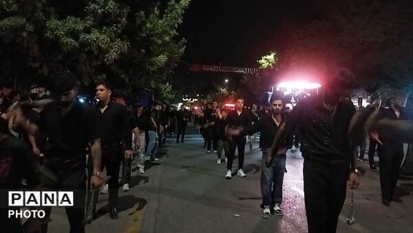 گذری بر فعالیت هیئت جوانان باب الحوائج در شب عاشورا 