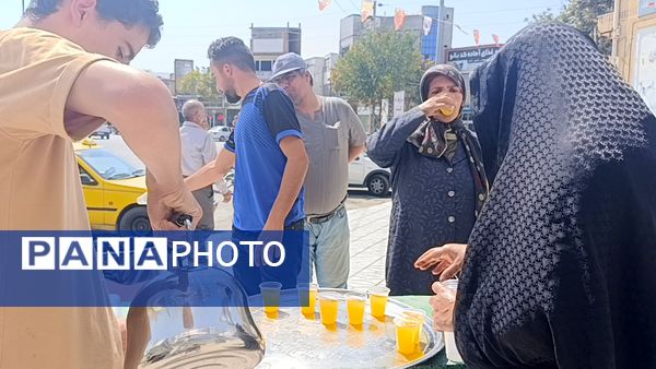 توزیع شربت و شیرینی به مناسبت میلاد پیامبر اسلام (ص) 