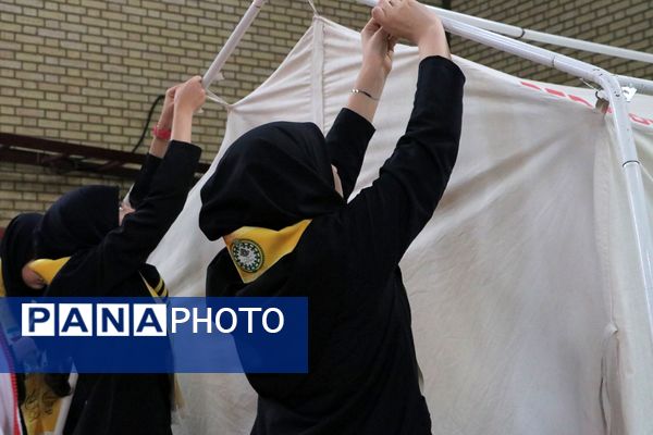 بهارستان دو صحنه همفکری، همدلی و همکاری پیشتازان در همایش یاوران انقلاب