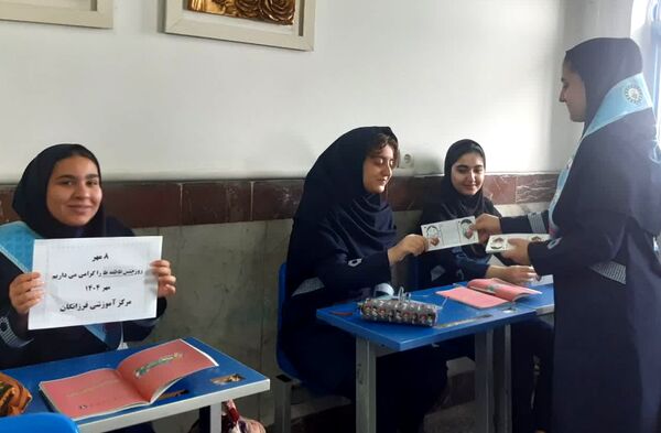 جشن عاطفه‌ها در دبیرستان فرزانگان قائمشهر