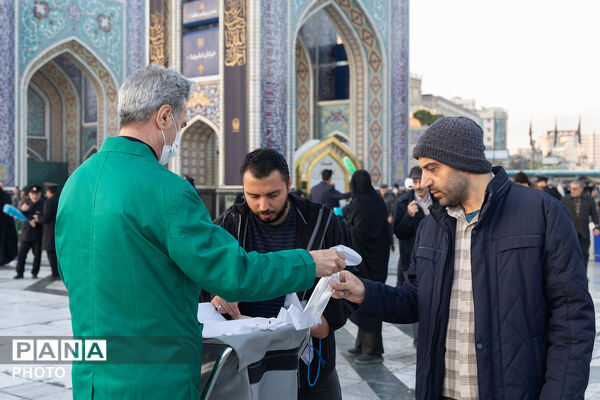 اقامه نماز عید فطر در حرم مطهر رضوی-۱
