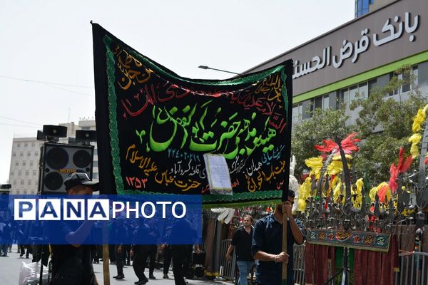 پرچم‌های عزا بر فراز حرم امام رضا(ع)