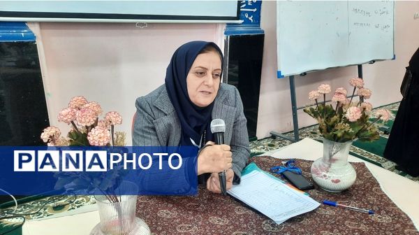 نشست صمیمی انجمن و اولیا پایه هفتم در دبیرستان فرهنگیان ناحیه۷ مشهد