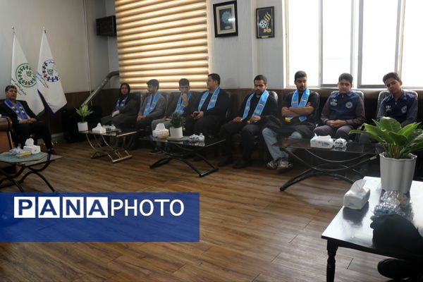 دیدار دانش‌آموزان پسر پیشتاز با مدیر سازمان دانش‌آموزی خراسان رضوی