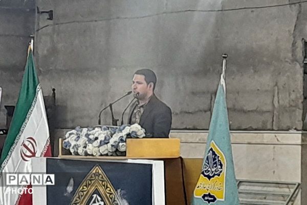 حضور پرشور فرهنگیان و دانش‌آموزان در مصلی نسیم شهر