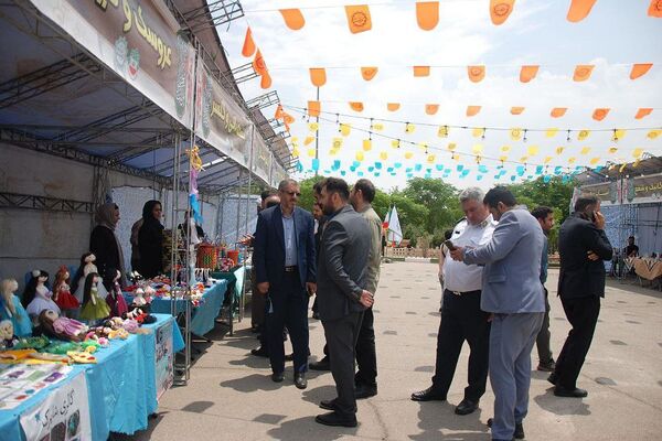 افتتاح نمایشگاه دهه ولایت در بوستان زیتون شهر قیامدشت