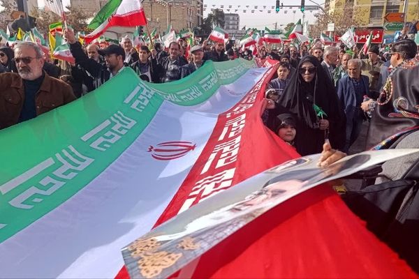 راهپیمایی ۲۲ بهمن برای ایرانی آباد و امید به فردایی بهتر است