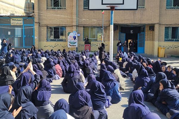 گرامیداشت هفته بهداشت روان در دبیرستان آزاده رودهن 