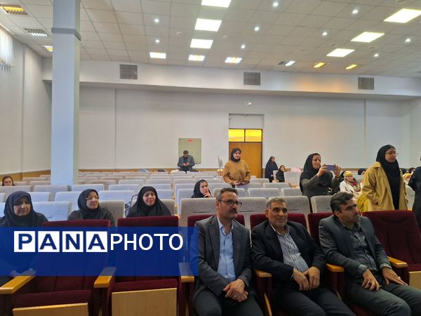 چهل و سومین جشنواره فرهنگی هنری فردا در دبستان آرمینه مصلی نژاد ناحیه۶ 