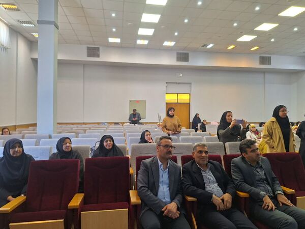 چهل و سومین جشنواره فرهنگی هنری فردا در دبستان آرمینه مصلی نژاد ناحیه۶ 