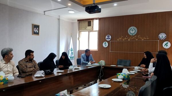 بازدید مدیر آموزش و پرورش ناحیه یک زنجان و تجلیل از فعالان خبرگزاری پانا در استان