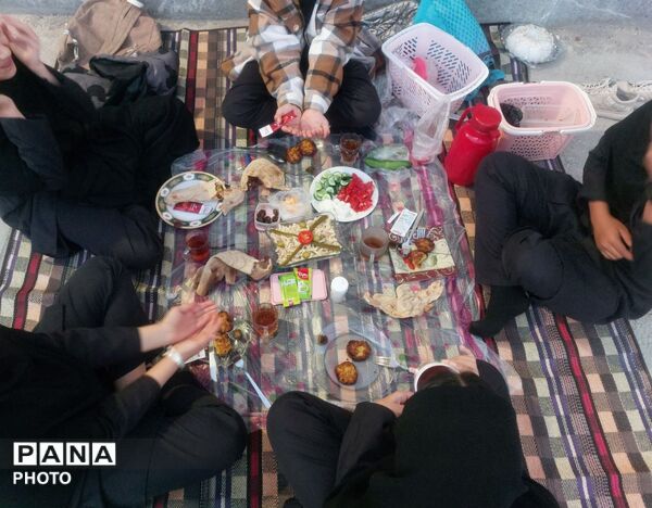 ضیافت افطار در مدرسه «نماز و نیایش» شهرستان باخرز