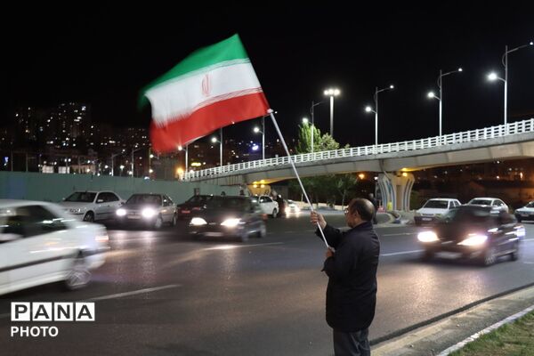 پرچمی که زمین نگذاشتند