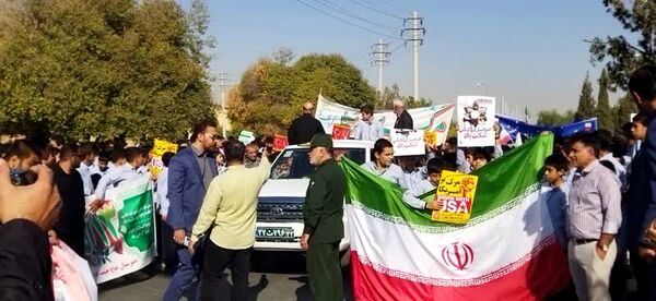 حضور نسل فهمیده ها در راهپیمایی 13 آبان 