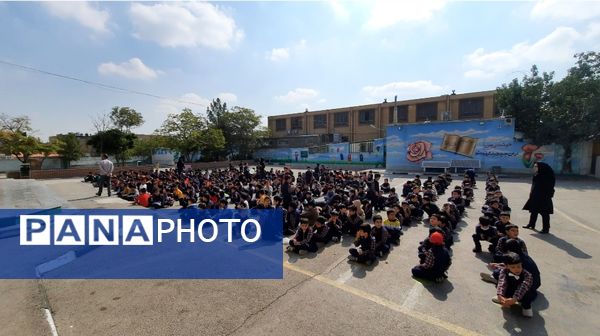 بمناسبت روز جهانی کودک برپایی جشنواره صبحانه سالم در دبستان پسرانه سرافراز ناحیه۷ مشهد