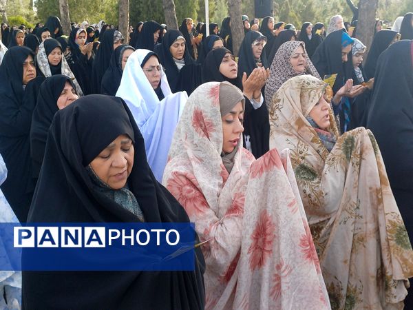 نماز عید فطر در گلزار شهدا شهرستان کوهپایه