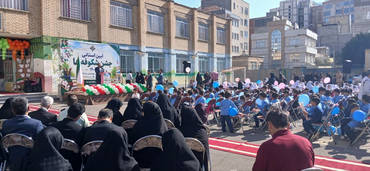 نقش خانواده‌ها و معلمان در موفقیت دانش‌آموزان 