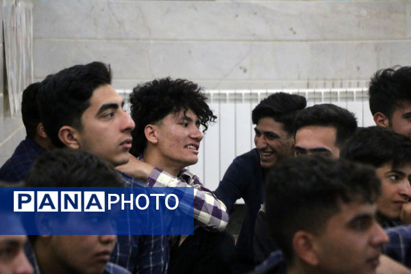 تجلیل از برترین‌های جشنواره پروژه خلاقیت در هنرستان ثامن الائمه قم