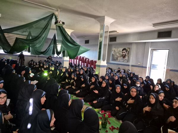 وقتی دبیرستان شهید همت بوی غربت حضرت مادر گرفت