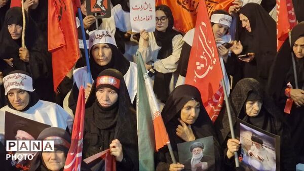 تجلی همبستگی مردم نورآباد در سی‌ و یکمین شب بیعت با رهبری