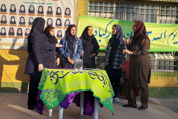 گرامیداشت روز دانش آموز در دبیرستان شهید محمد تقی دستغیب