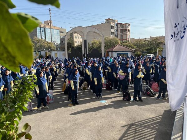 بازگشایی دبستان آرمینه مصلی نژاد همزمان با نواختن زنگ مهر وهفته  دفاع مقدس
