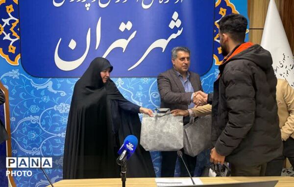 تقدیر از دانش‌آموزخبرنگاران، نمایندگان مجلس و مجامع دانش‌آموزی در نشست گفت‌وگوی بین‌نسلی تهران