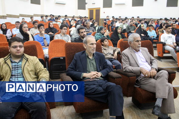 تجلیل از برگزیدگان دبیرستان شهید بهشتی شهرستان بوشهر (2)