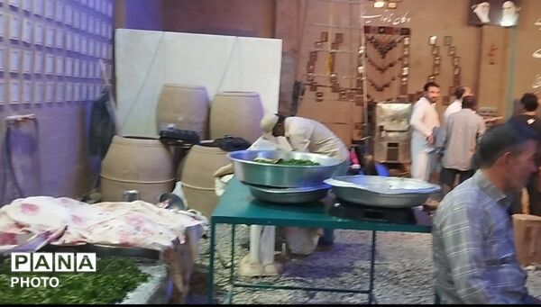 خدمت‌رسانی تنورخانه سنتی ایران در جشن غدیر جمکران