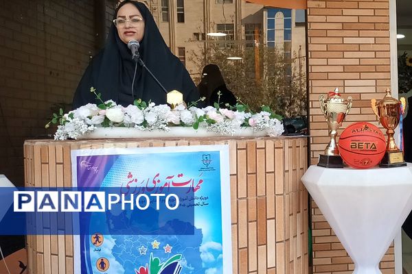 افتتاحیه جشنواره‌ی بازی‌های مهارتی-ورزشی در مدرسه زهره‌وند قرچک