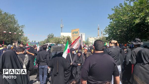 دریای جمعیت در خیابان‌های منتهی به مصلای امام خمینی(ره)