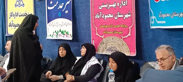 برپایی میز خدمت ادارات در مصلای نماز جمعه شهرستان محمودآباد