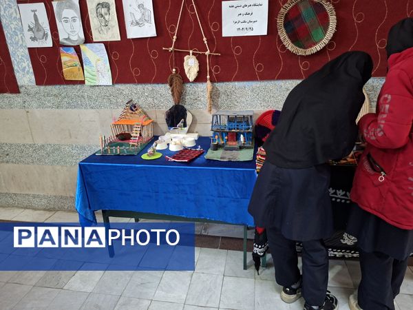 نمایش هنرهای دستی دانش‌آموزان معمولان