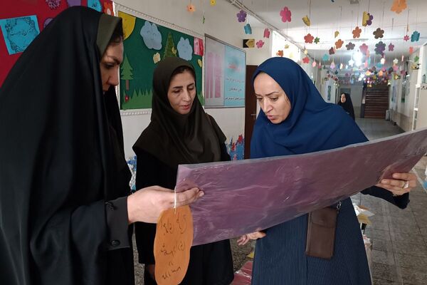 بازدید کارشناس مسئول سلامت و تندرستی آموزش و پرورش شهرستان قدس، از دبستان پروین، در جایگاه یک خانه محیط زیستی