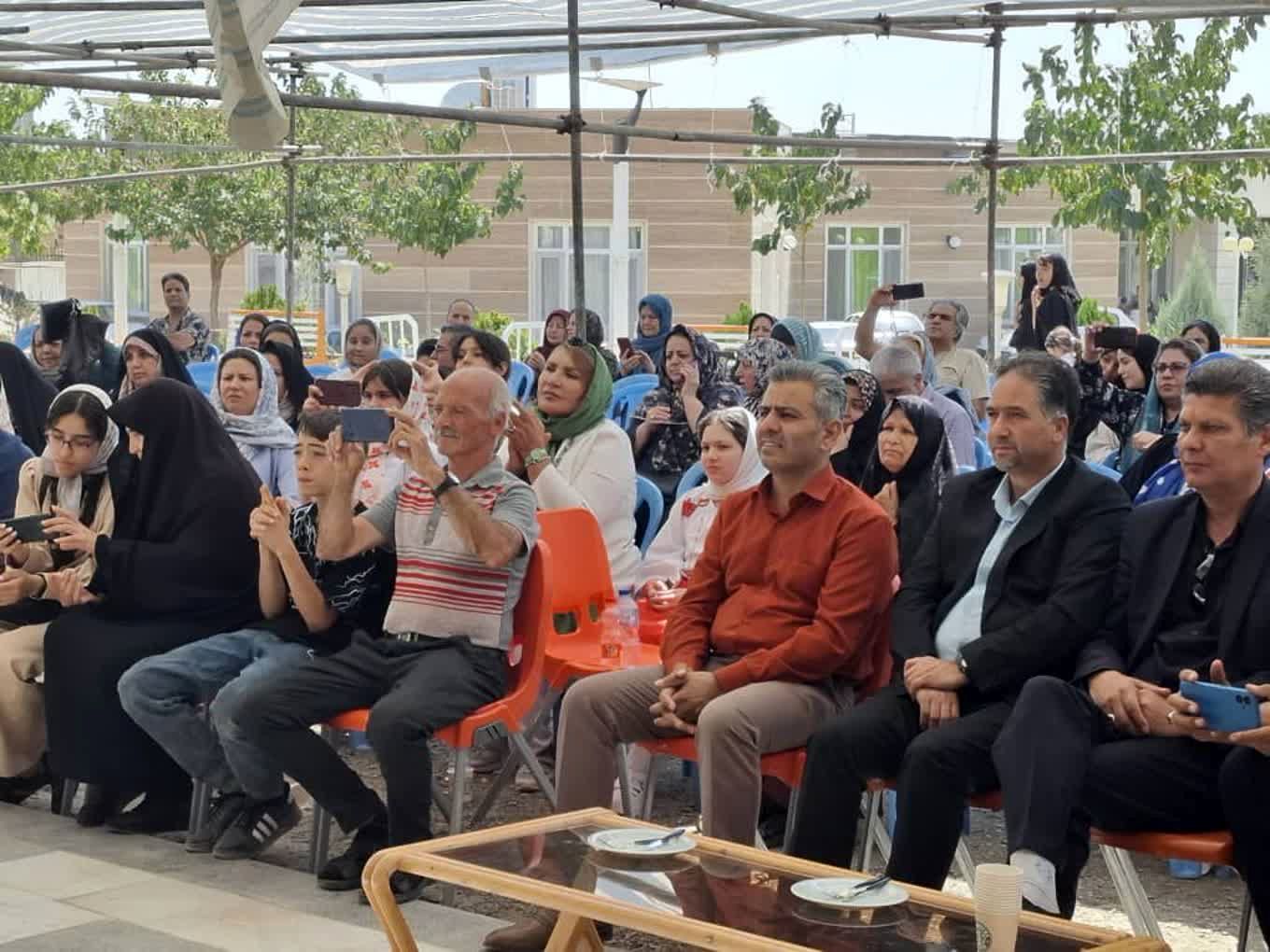 سالمندان گنجینه های تجربه و مهر هستند 