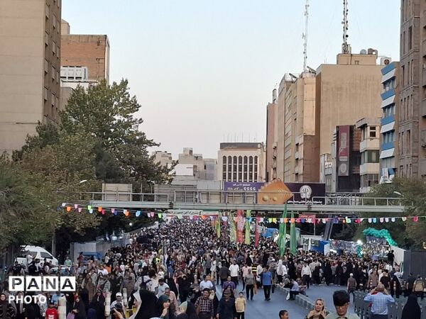 تهران در جشن بزرگ «امت احمد» به استقبال میلاد پیامبر(ص) و امام صادق (ع) رفت