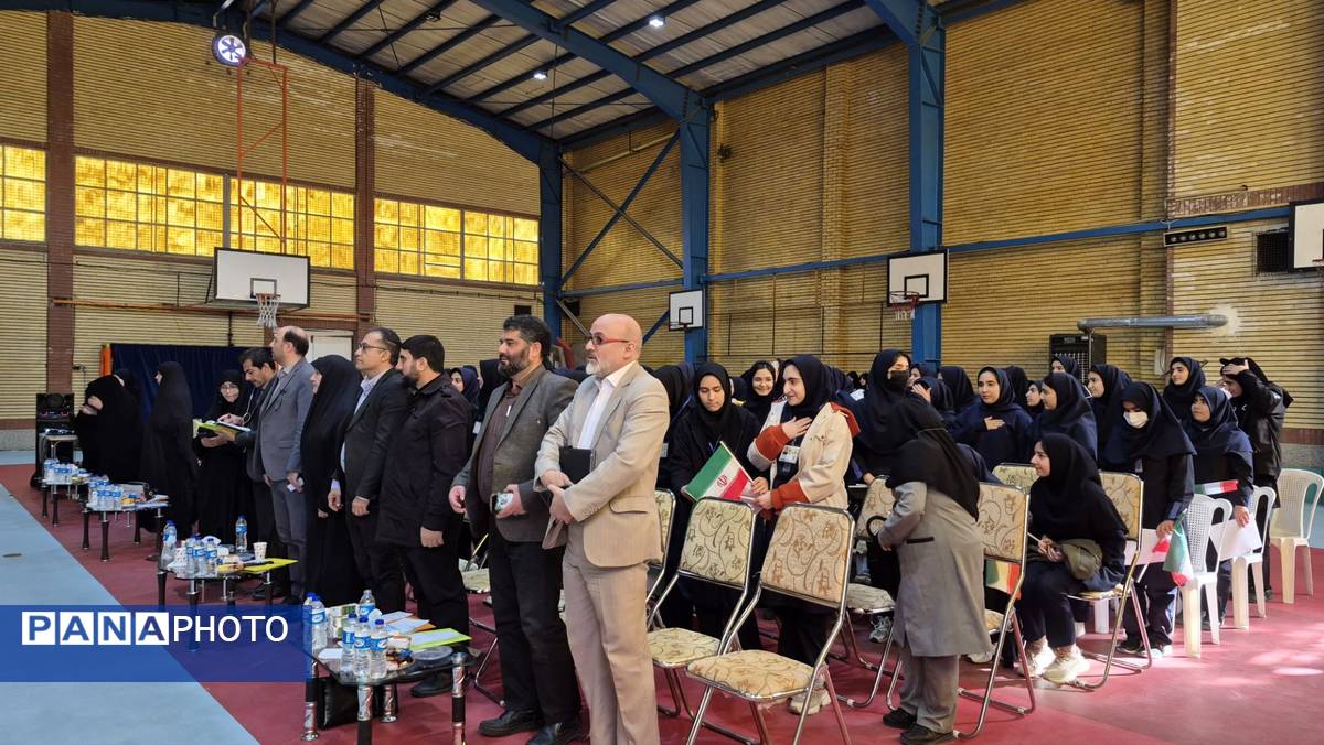 آیین متمرکز استانی طرح «همیار معلم» در دبیرستان شاهد عصمت ناحیه ۳ کرج